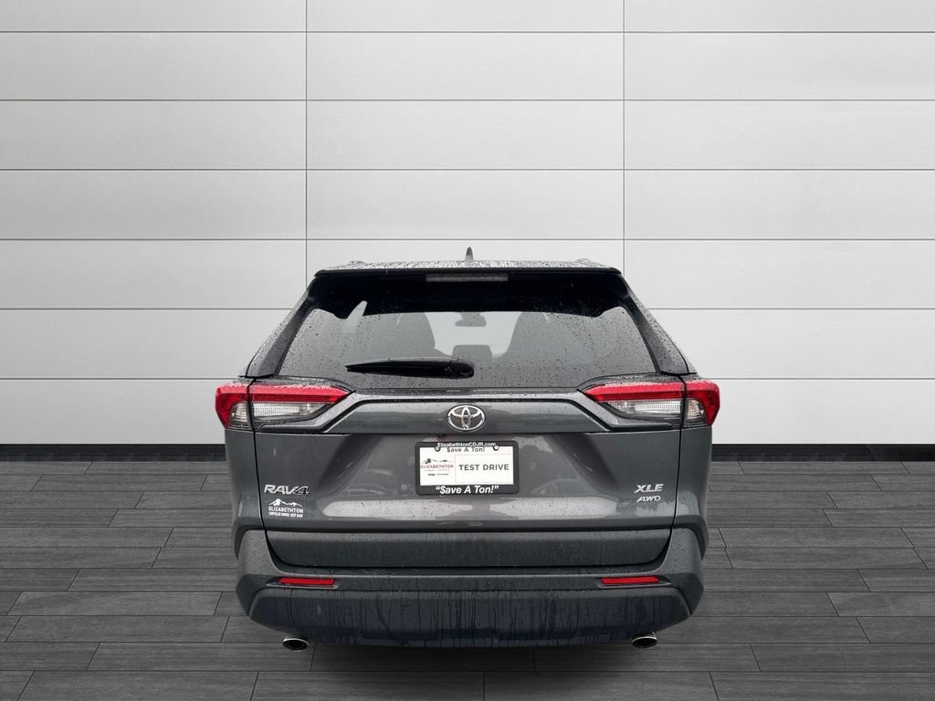 Used 2025 Toyota RAV4 XLE AWD/4WD image 4