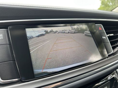 Used 2019 Buick Enclave Essence FWD image 27