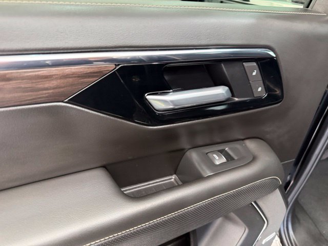 Used 2026 Chevrolet Suburban Premier AWD/4WD image 23