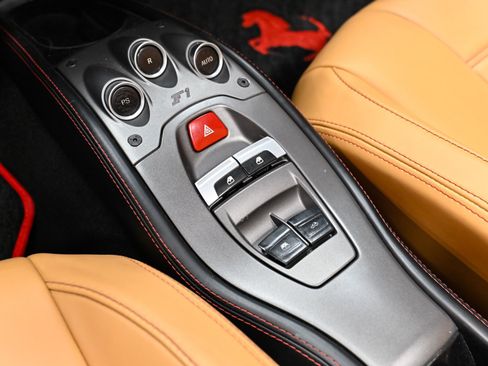 Used 2013 Ferrari 458 Spider RWD image 33