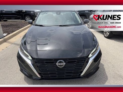 Used 2025 Nissan Altima 2.5 SV FWD image 3