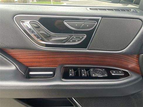 Used 2022 Lincoln Navigator Reserve image 24