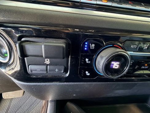 Used 2022 Chevrolet Silverado 1500 LTZ image 15