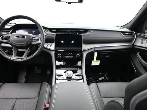 Used 2024 Jeep Grand Cherokee Overland w/ Advanced Protech Group III image 26