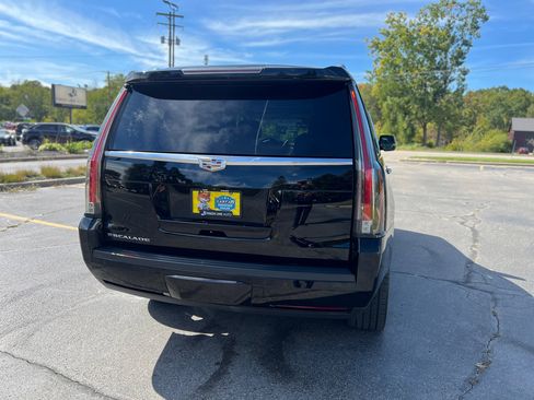 Used 2018 Cadillac Escalade Luxury image 7