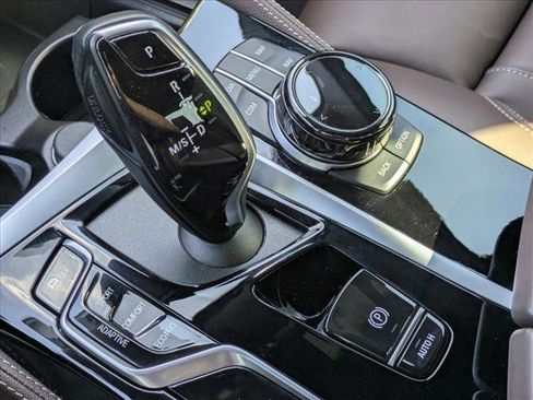 Used 2023 BMW M550i xDrive w/ Dynamic Handling Package image 12