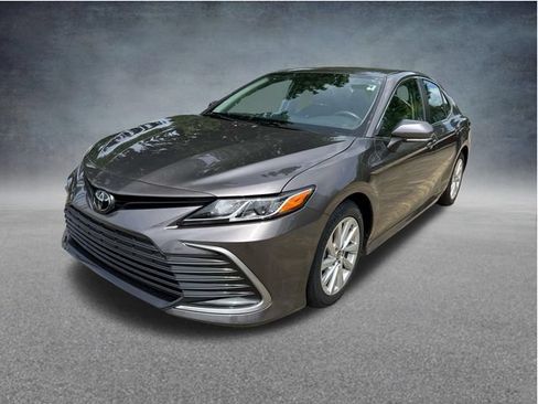 Used 2023 Toyota Camry LE FWD image 3