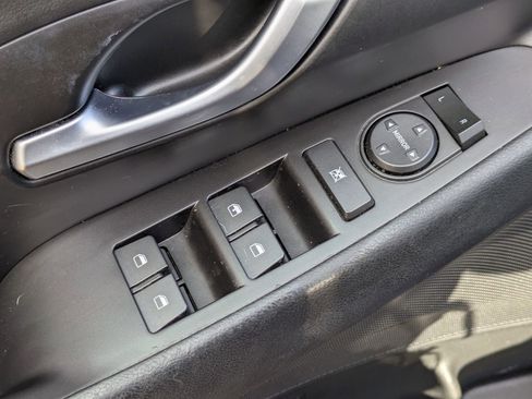 Used 2018 Hyundai Elantra GT image 11