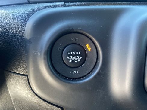 Used 2019 Jeep Wrangler Sport AWD/4WD image 22
