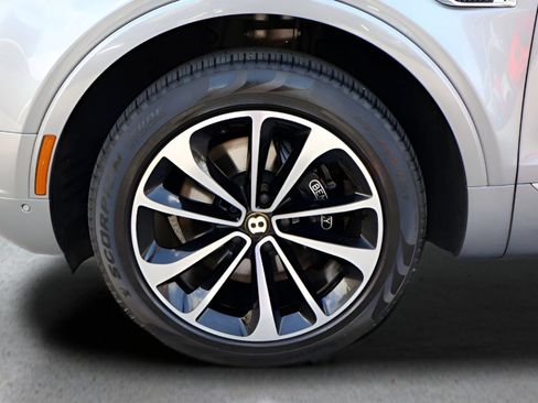 Used 2020 Bentley Bentayga AWD/4WD image 6