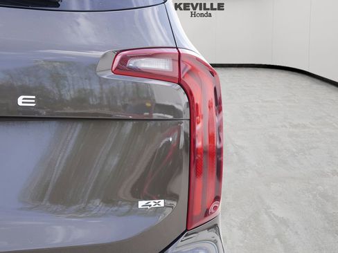 Used 2025 Kia Telluride S image 7