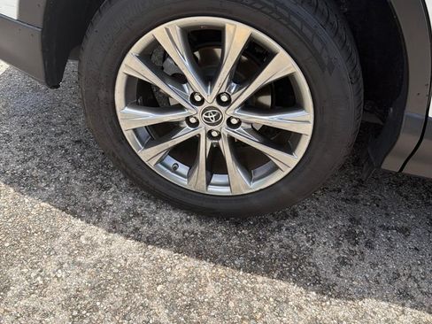 Used 2017 Toyota RAV4 Limited FWD image 4