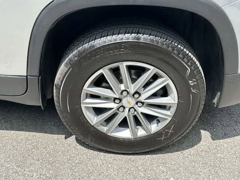 Used 2023 Chevrolet Traverse LT AWD/4WD image 5
