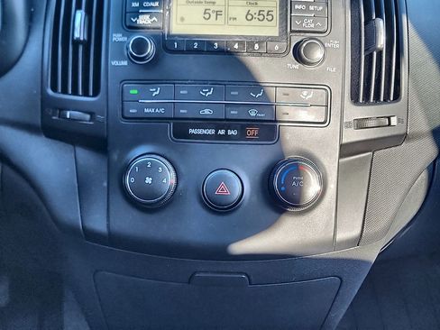 Used 2010 Hyundai Elantra GLS image 18