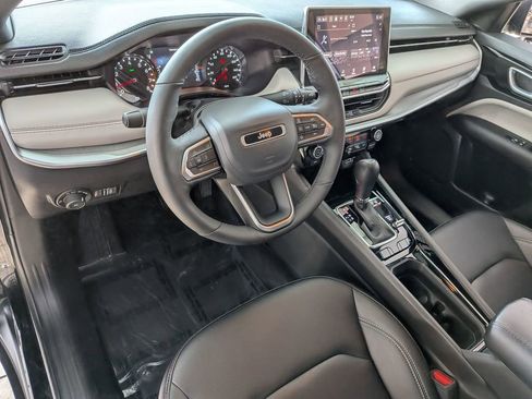 Used 2025 Jeep Compass Limited image 10