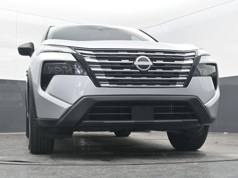 Used 2024 Nissan Rogue S image 25