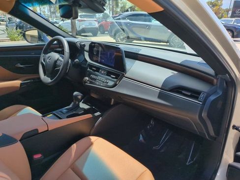 Used 2024 Lexus ES 350 w/ Premium Package FWD image 33