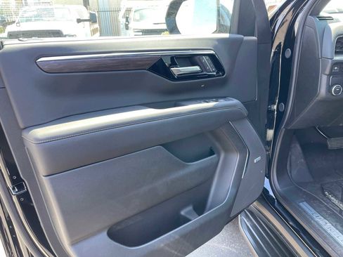 New 2025 Chevrolet Suburban Premier image 23