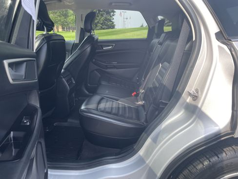 Used 2019 Ford Edge SEL w/ Equipment Group 201A AWD/4WD image 21