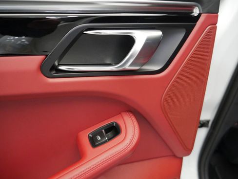 Certified 2023 Porsche Macan S image 21