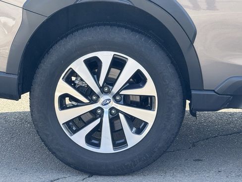 Used 2024 Subaru Outback Premium image 4