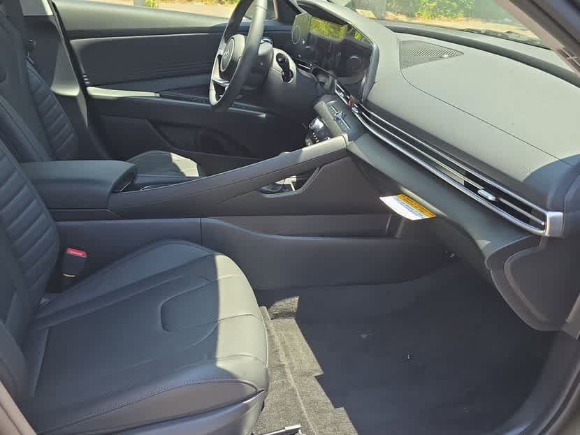 New 2026 Hyundai Elantra Limited FWD image 23