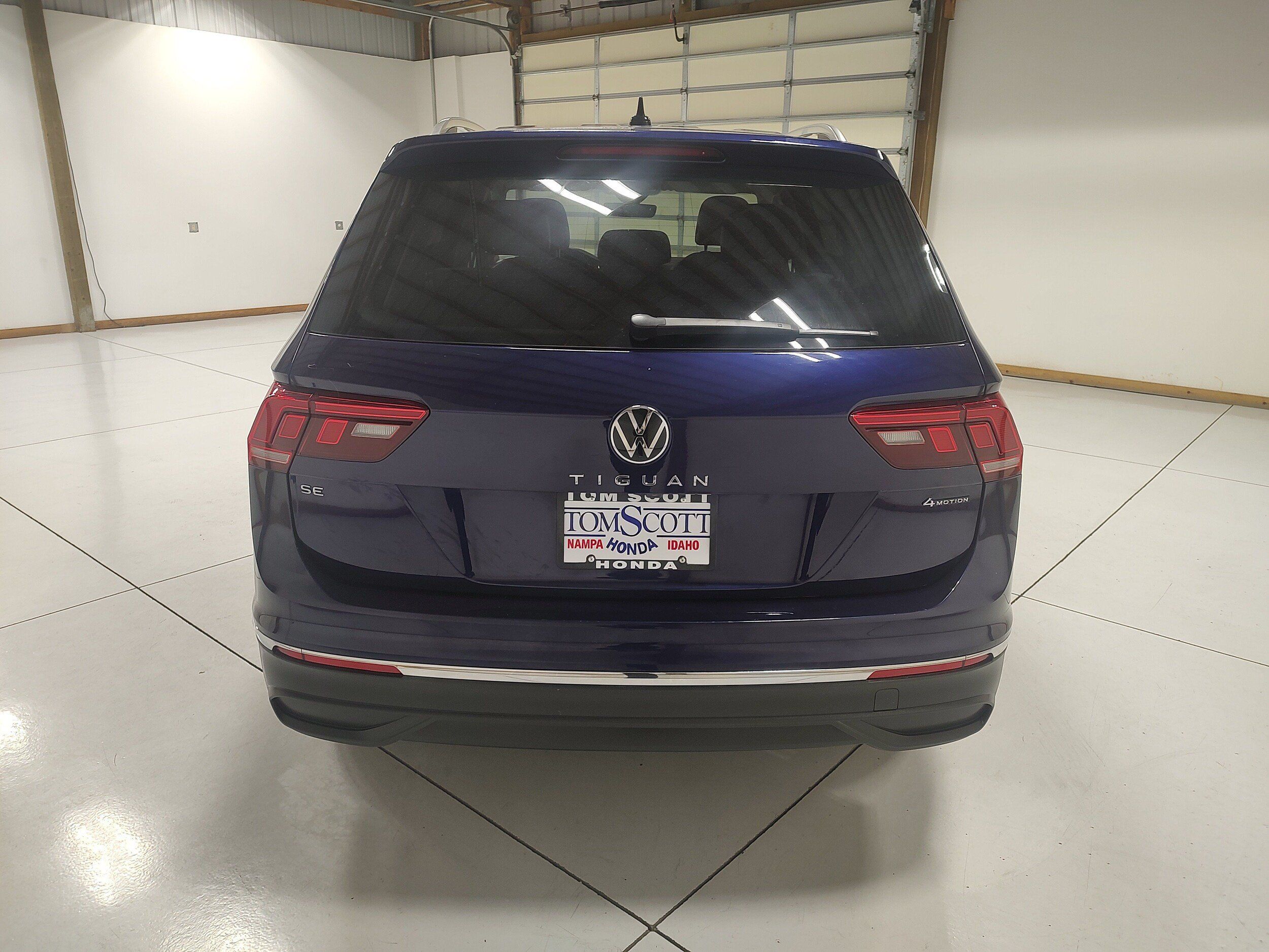 Used 2022 Volkswagen Tiguan SE AWD/4WD image 12