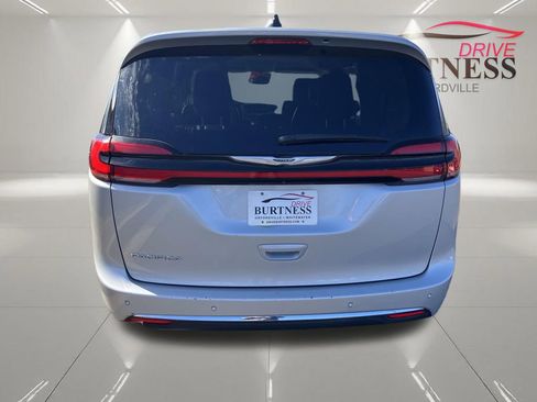 Used 2024 Chrysler Pacifica Touring-L FWD image 14