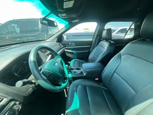 Used 2018 Ford Explorer XLT w/ Equipment Group 202A AWD/4WD image 10