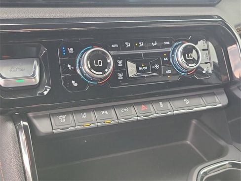 Used 2024 GMC Sierra 2500 AT4 w/ AT4 Premium Plus Package image 31