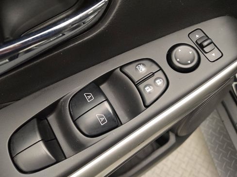 Used 2020 Nissan Kicks SR w/ SR Premium Package image 27