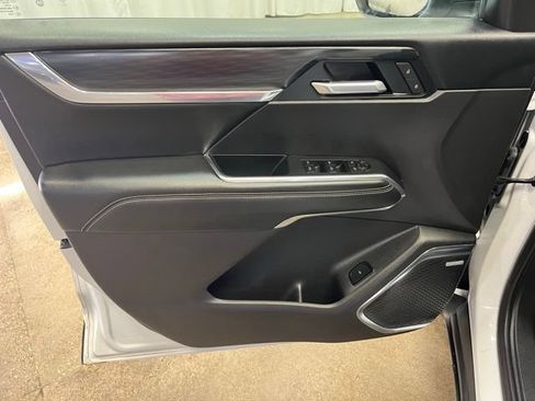 Used 2025 GMC Acadia Elevation AWD/4WD image 14