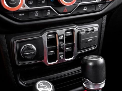 Used 2022 Jeep Wrangler Unlimited Sahara w/ Cold Weather Group image 35