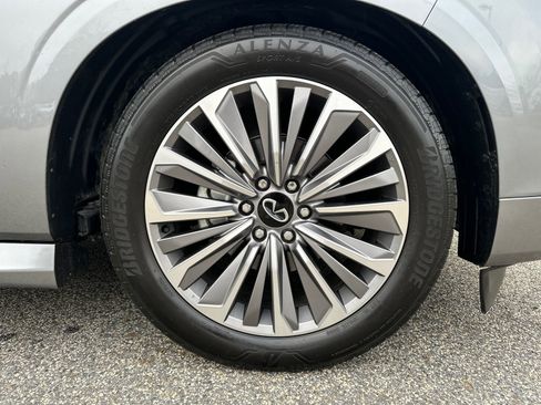 Used 2025 INFINITI QX80 Sensory image 12