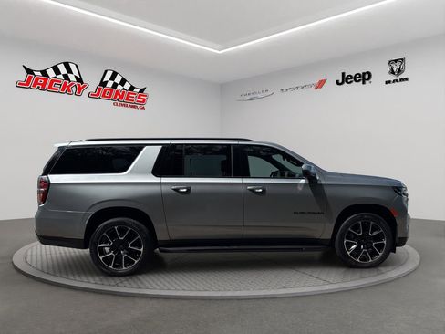 Used 2023 Chevrolet Suburban RST w/ Luxury Package AWD/4WD image 12