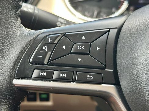Used 2020 Nissan Rogue SV w/ Premium Package FWD image 17