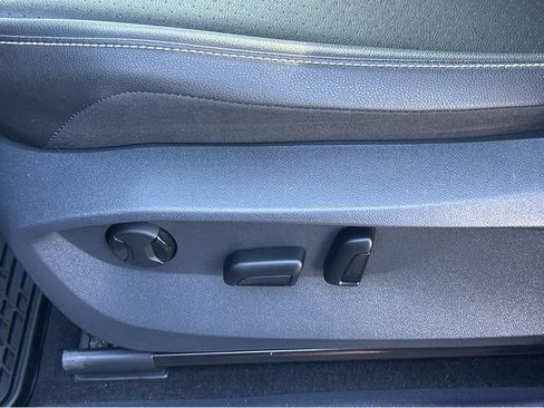 Used 2022 Volkswagen Tiguan SE image 35