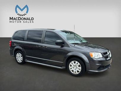 Used 2018 Dodge Grand Caravan SE w/ UConnect Hands-Free Group