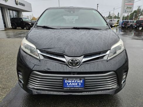 Used 2018 Toyota Sienna Limited image 8