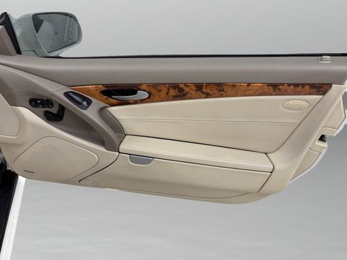 Used 2011 Mercedes-Benz SL 550 image 35