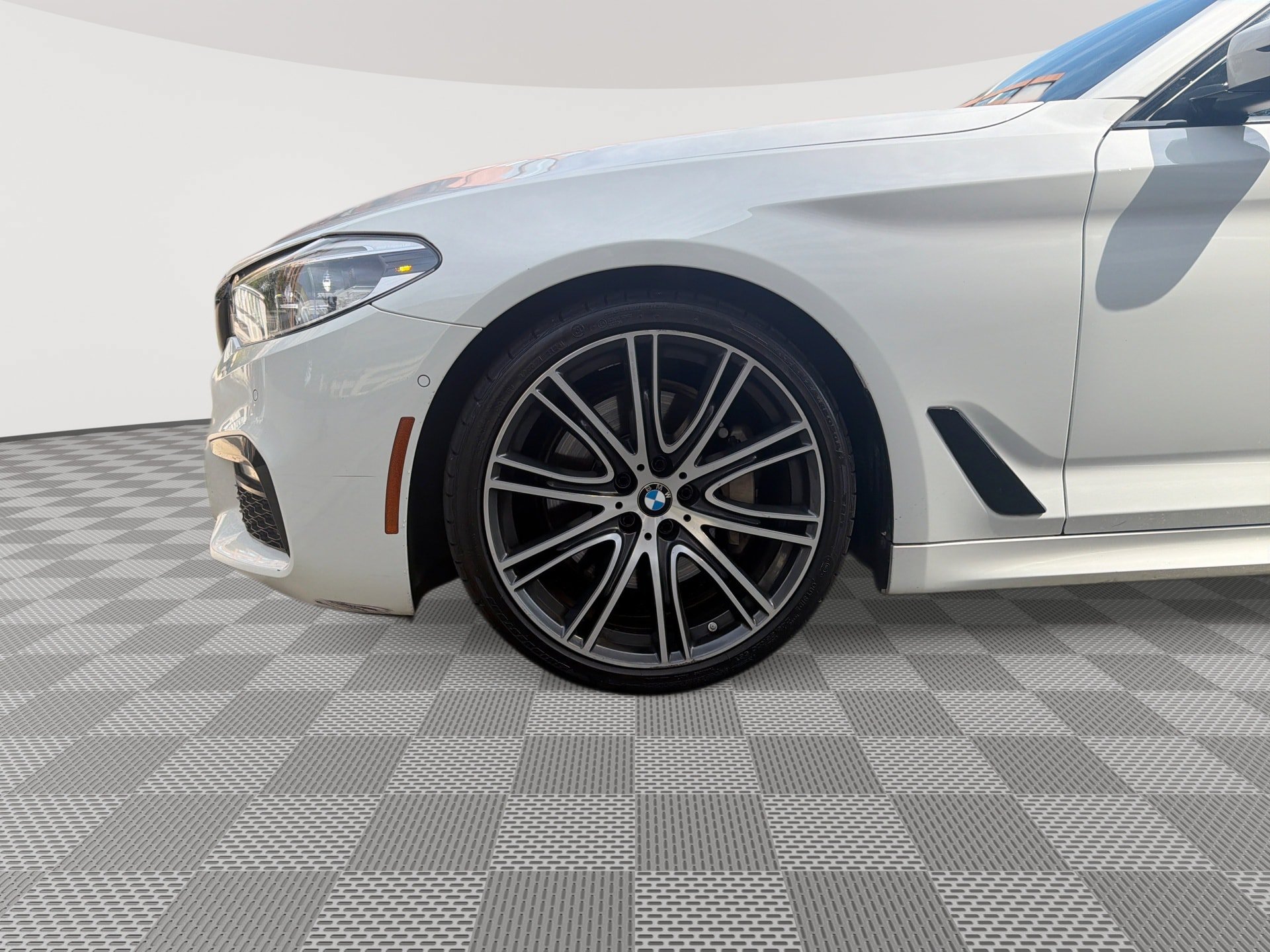 Used 2017 BMW 540i RWD image 19