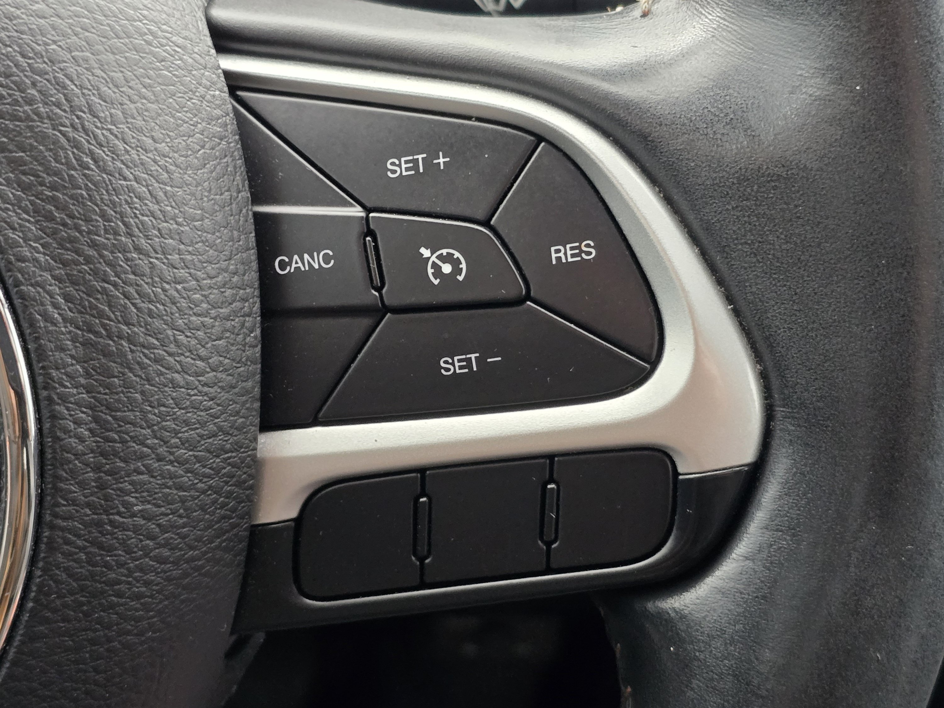 Used 2017 Jeep Compass Latitude AWD/4WD image 17