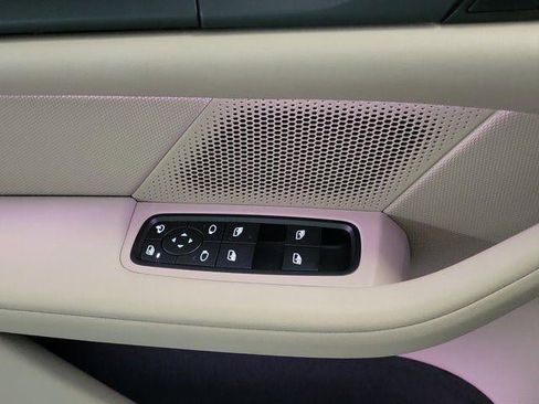 Used 2023 Porsche Taycan 4S image 18