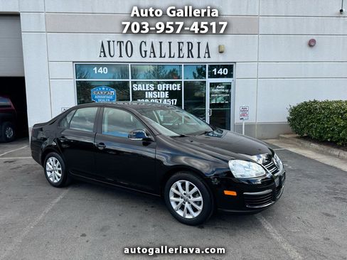 Used 2010 Volkswagen Jetta SE image 1