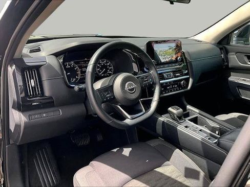 Certified 2024 Nissan Pathfinder SV FWD image 17