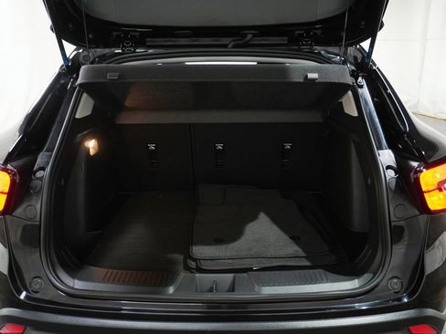 Used 2024 Chevrolet Trax LT w/ Sunroof Package FWD image 6