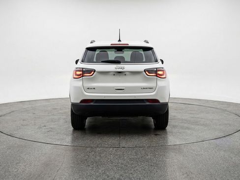 Used 2025 Jeep Compass Latitude AWD/4WD image 7