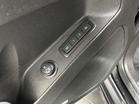 Used 2024 Chevrolet Equinox Premier image 15