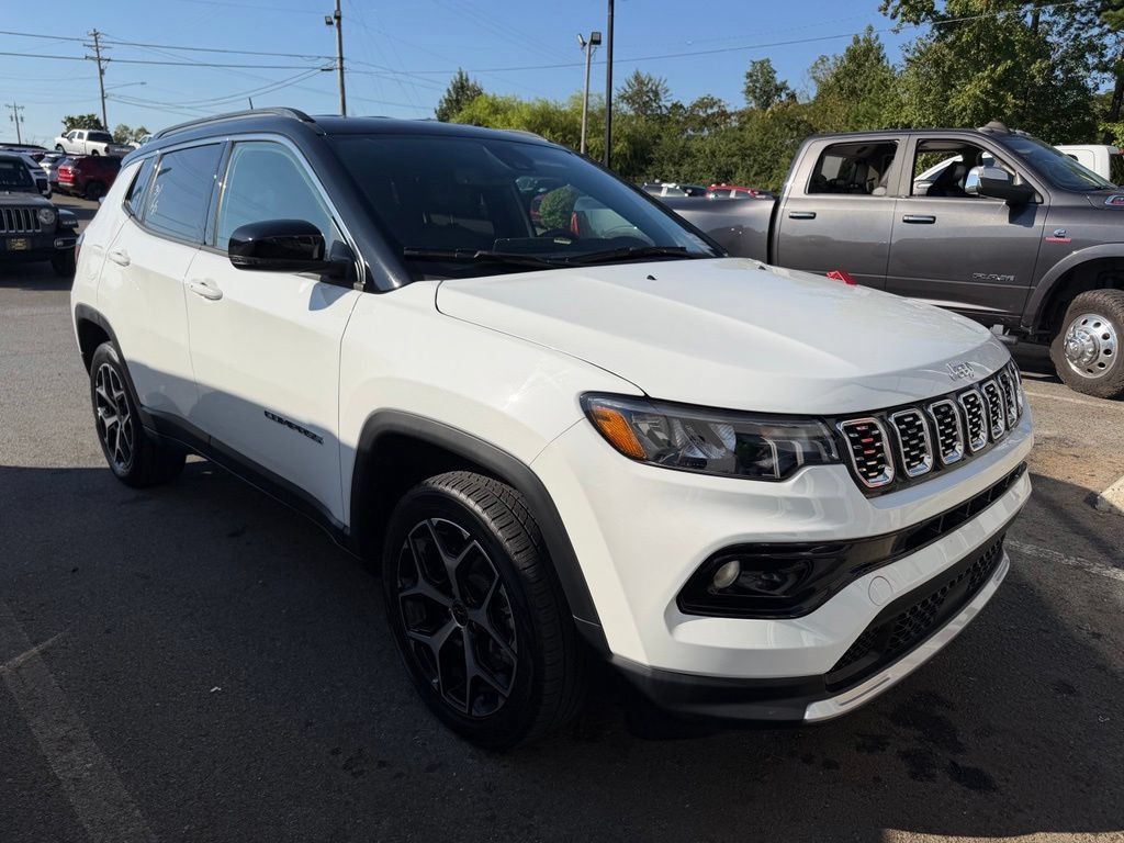 Used 2025 Jeep Compass Limited AWD/4WD image 3