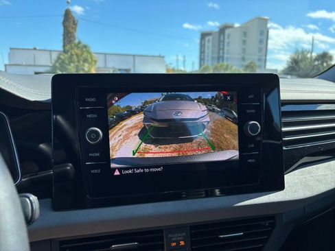 Used 2025 Volkswagen Jetta SE image 17